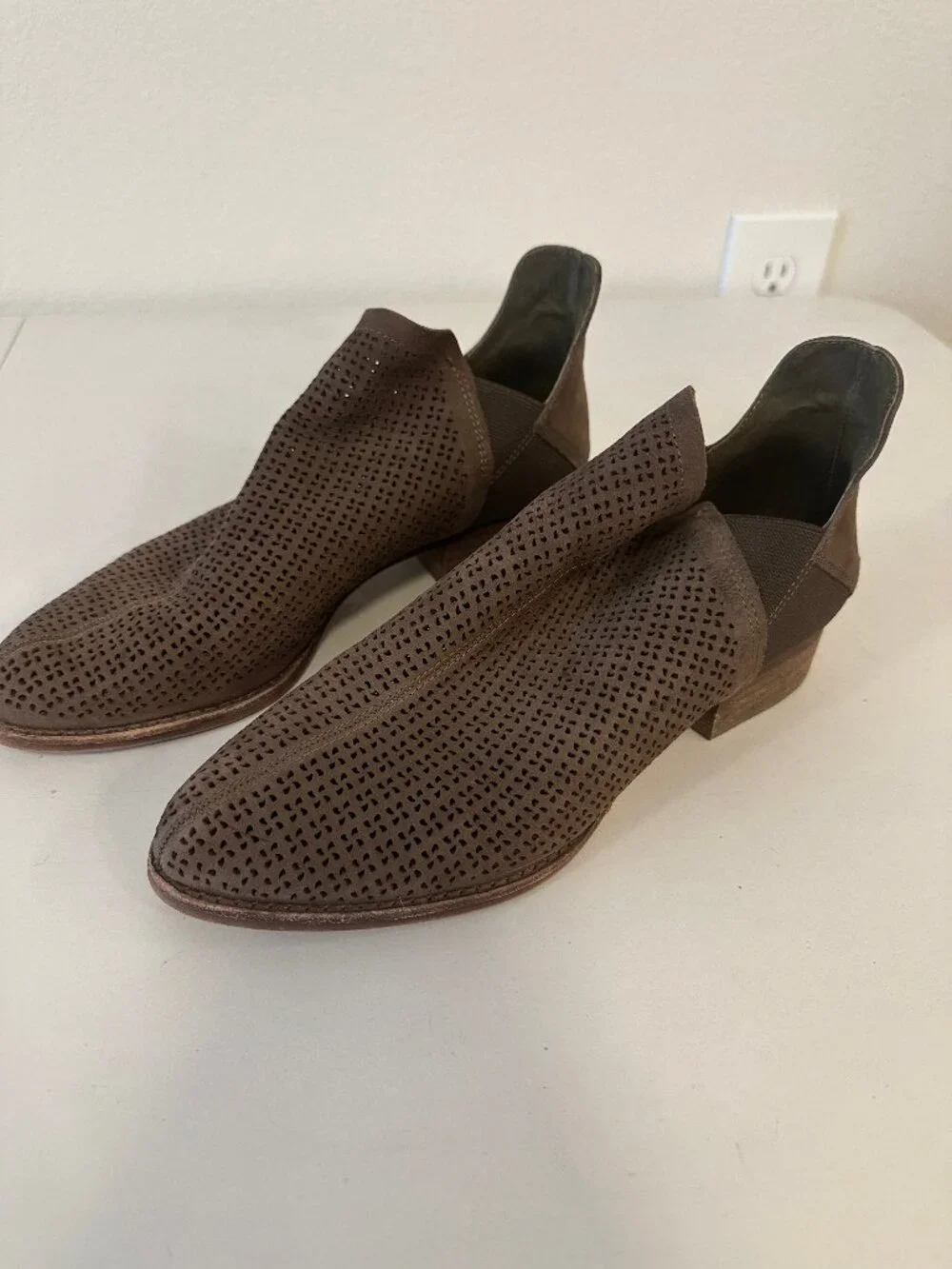 Vince Camuto Women's 8M Brown Perforated Suede Ankle Booties Low Block Heel